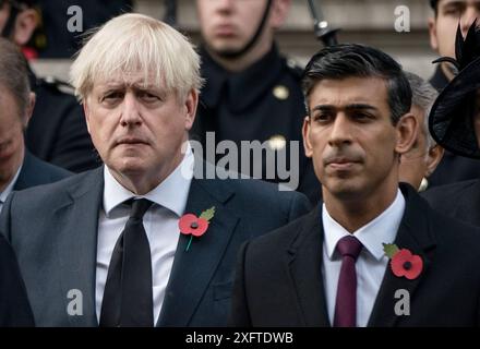 Photo du dossier datée du 13/11/22 de l’ancien premier ministre Boris Johnson et du premier ministre Rishi Sunak lors du service du dimanche du souvenir au cénotaphe de Londres. Le parti conservateur de Sunak a subi une défaite face au Parti travailliste aux élections générales de 2024. Date d'émission : vendredi 5 juillet 2024. Banque D'Images