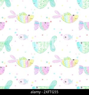 Crayon de cire dessiné à la main poisson coloré dessinant un motif sans couture isolé sur fond blanc. Illustration marine peut être utilisé pour le textile, scrapbook et Banque D'Images