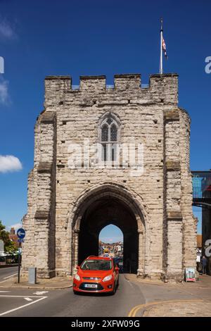 Angleterre, Kent, Canterbury, Westgate Tower et musée Banque D'Images