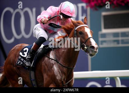 Photo de dossier datée du 25/08/23 de Live in the Dream, qui propose de mettre son mésaventure Haydock derrière lui et de revenir à son meilleur blitzing dans la Coral charge à Sandown. Date d'émission : vendredi 5 juillet 2024. Banque D'Images