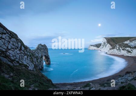 Durdle Door by Moonlight, Jurassic Coast, Dorset, Angleterre, Royaume-Uni. Décembre 2014. Banque D'Images