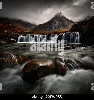 Fairy Pools and Black Cuillins, Glen Brittle, île de Skye, Hébrides intérieures, Écosse, ROYAUME-UNI. Février 2017. Banque D'Images