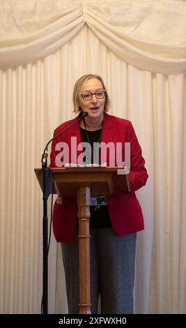FICHIERS PHOTOS. 5 juillet 2024. La députée Gill Furniss a occupé son siège à Sheffield Brightside et Hillsborough à la suite des élections générales qui ont eu lieu hier. Westminster, Royaume-Uni. 21 novembre 2023. La députée Gill Furniss assiste à une réception paliamentaire à la Chambre des communes. Crédit : Maureen McLean/Alamy Banque D'Images