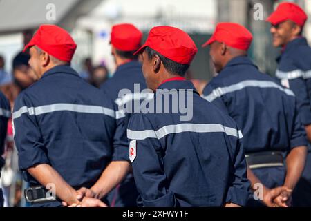 Saint Denis, Réunion - 14 juillet 2016 : les pompiers français défilent pendant le jour de la Bastille. Banque D'Images