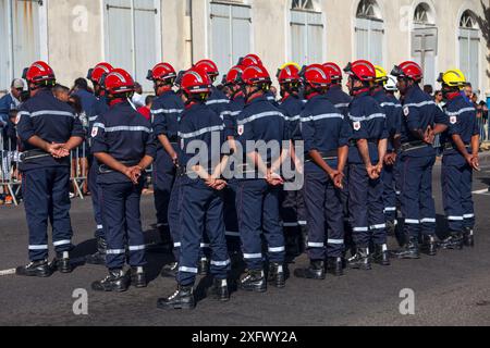 Saint-Denis, la Réunion - 14 juillet 2016 : sapeurs pompiers de l'escouade de secours de montagne défilant pendant le jour de la Bastille. Banque D'Images