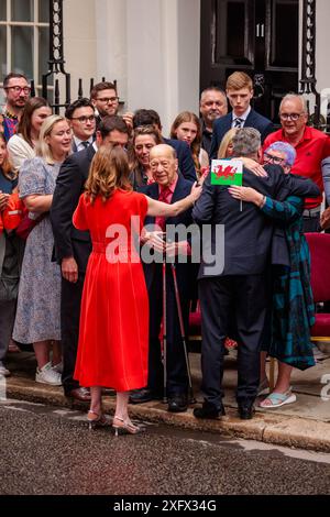 Downing Street, Londres, Royaume-Uni. 5 juillet 2024. Le premier ministre britannique, Keir Starmer, arrive au numéro 10 de Downing Street pour prononcer son premier discours depuis son départ de Buckingham Palace où il a été officiellement nommé en audience avec sa Majesté le roi Charles III crédit : Amanda Rose/Alamy Live News Banque D'Images