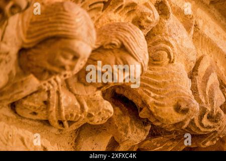 Reliefs romans dans le monastère de Santa María la Real, IX siècle. Piasca. Picos de Europa. Cantabrie. Espagne. Banque D'Images