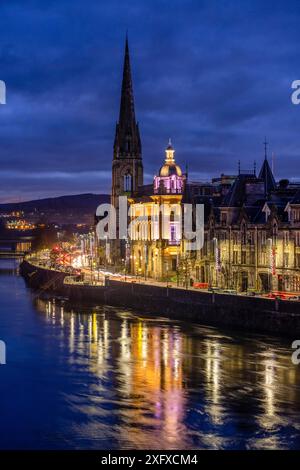 Matthew's Church, Smeaton's Bridge in the Background, River Tay, Perth, Perth and Kinross County, Highlands, Écosse, Royaume-Uni Banque D'Images