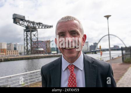 Glasgow, Écosse, Royaume-Uni. 5 juillet 2024. De nouveaux députés travaillistes représentant l'Écosse sont élus. Images de nouveaux députés à la manifestation du Parti travailliste à Glasgow après les résultats des élections. Photo ; John Grady, Glasgow East Credit : Iain Masterton/Alamy Live News Banque D'Images