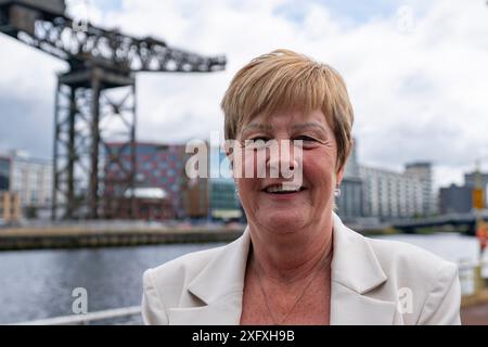 Glasgow, Écosse, Royaume-Uni. 5 juillet 2024. De nouveaux députés travaillistes représentant l'Écosse sont élus. Images de nouveaux députés à la manifestation du Parti travailliste à Glasgow après les résultats des élections. Photo ; Maureen Burke, Glasgow North East crédit : Iain Masterton/Alamy Live News Banque D'Images