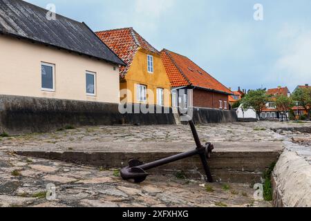 Ancienne rue de la ville de Gudhjem, île de Bornholm, Danemark Banque D'Images