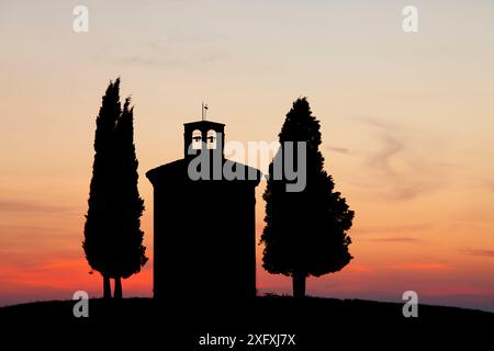 Capella di Vitaleta au coucher du soleil, près de San Quirico d&#39;Orcia, Val d&#39;Orcia Toscane, Italie, Europe Banque D'Images