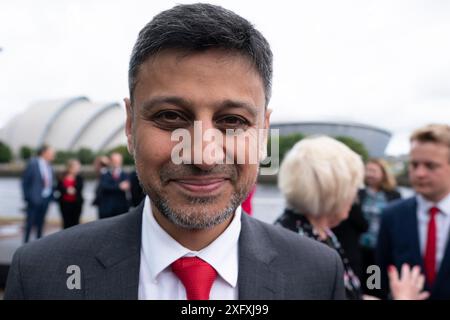 Glasgow, Écosse, Royaume-Uni. 5 juillet 2024. De nouveaux députés travaillistes représentant l'Écosse sont élus. Images de nouveaux députés à la manifestation du Parti travailliste à Glasgow après les résultats des élections. Photo ; Dr Zubir Ahmed, Glasgow South West crédit : Iain Masterton/Alamy Live News Banque D'Images