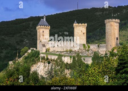 Château médiéval Château de Foix surplombant la ville de Foix, Ariège, Occitanie, France, septembre 2018 Banque D'Images