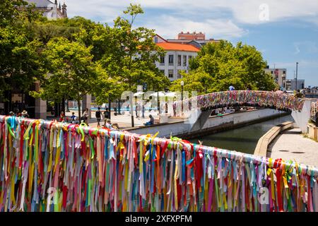 Aveiro, Portugal - 23 juin 2024 ; bâtiments et bateaux Art Nouveau colorés à Aveiro, région Centro du Portugal Banque D'Images