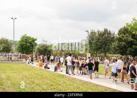 Torino, Italie. 05 juillet 2024. Alcune immagini delle code per entrare all'undicesima edizione del Kappa FutureFestival presso Parco Dora a Torino, Italia - Cronaca - Venerdì 5 Luglio 2024 - (photo Giacomo Longo/LaPresse) quelques photos de la rangée pour participer à la 11ème édition du Kappa FutureFestival au Parco Dora à Turin, Italie - Actualités - vendredi 5 juillet 2024 - (photo Giacomo Longo/LaPresse) crédit : LaPresse/Alamy Live News Banque D'Images