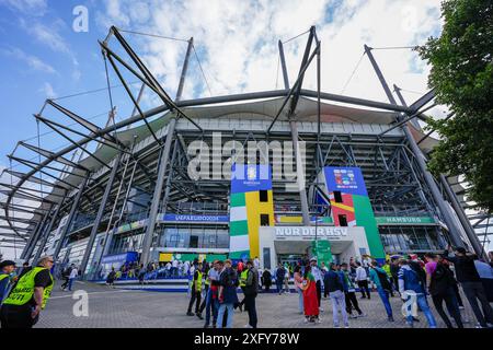 Hambourg, Allemagne, le 5 juillet 2024 : vue générale à l'extérieur du stade Volksparkstadion pendant le match de quart de finale de l'UEFA EURO 2024 Allemagne entre le Portugal et la France au Volksparkstadion à Hambourg, Allemagne. (Daniela Porcelli/SPP) crédit : SPP Sport Press photo. /Alamy Live News Banque D'Images
