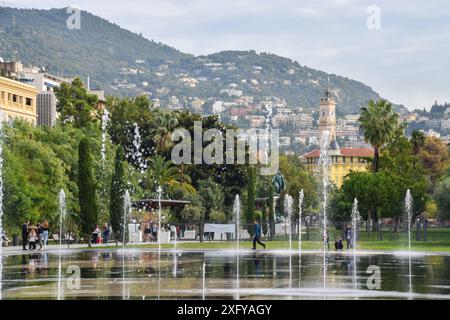 Nice, France, 25 octobre 2019. Fontaines à Promenade du Paillon à côté de la place Massena. Crédit : Vuk Valcic / Alamy Banque D'Images