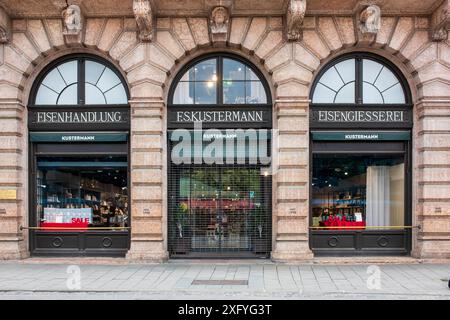 Le magasin avec vitrine de la société Kustermann à Munich à Viktualienmarkt Banque D'Images