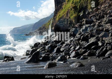 Vue sur le paysage côtier de Ponta do sol, Ilha de Madeira, Océan Atlantique, Île de Madère, Portugal Banque D'Images