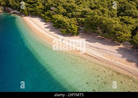 Plage de Punta Rata près de Brela vue d'en haut, Croatie, Europe Banque D'Images