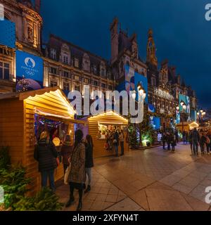 Marché de Noël en face de l'Hôtel de ville, Paris, Ile de France, France Banque D'Images