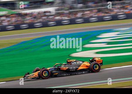 Silverstone (Towcester), Royaume-Uni, 05 Juil 2024, Lando Norris obtient le haut de la table lors des essais libres 2 au Grand Prix de Grande-Bretagne. Crédit : Christopher Neve/Alamy Live News Banque D'Images