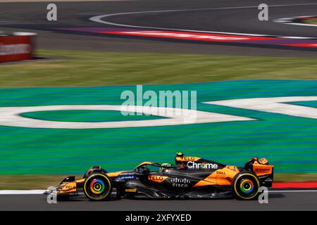 Silverstone (Towcester), Royaume-Uni, 05 Juil 2024, Lando Norris obtient le haut de la table lors des essais libres 2 au Grand Prix de Grande-Bretagne. Crédit : Christopher Neve/Alamy Live News Banque D'Images