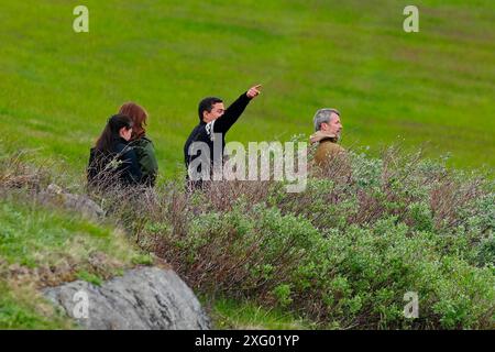 Groenland, Danemark. 05 juillet 2024. Le roi Frederik X et la reine Mary visitent le village Igaliku au Groenland, vendredi 5 juillet 2024. Le couple royal visite officiellement le Groenland du 29 juin au 6 juillet 2024. La visite commence dans la baie de Disko et le couple royal voyage ensuite avec Dannebrog vers le sud le long de la côte ouest du Groenland. (Photo : IDA Marie Odgaard/Scanpix 2024) crédit : Ritzau/Alamy Live News Banque D'Images