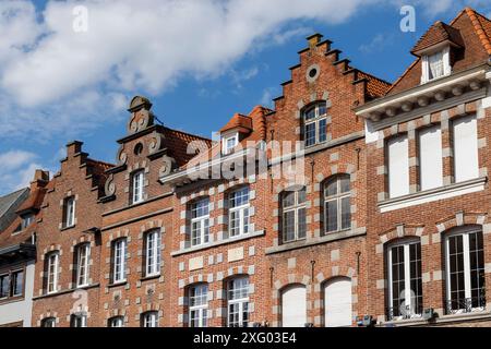 Pignons étagés dans le centre de Tournai, Belgique Banque D'Images