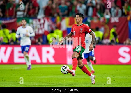Hambourg, Allemagne. 05 juillet 2024. Hambourg, Allemagne, 5 juillet 2024 : Joao Cancelo (20 Portugal) contrôle le ballon lors du match de football en quart de finale de l'UEFA EURO 2024 Allemagne entre le Portugal et la France au Volksparkstadion à Hambourg, Allemagne. (Daniela Porcelli/SPP) crédit : SPP Sport Press photo. /Alamy Live News Banque D'Images