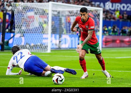 Hambourg, Allemagne. 05 juillet 2024. Hambourg, Allemagne, 5 juillet 2024 : Joao Cancelo (20 Portugal) contrôle le ballon lors du match de football en quart de finale de l'UEFA EURO 2024 Allemagne entre le Portugal et la France au Volksparkstadion à Hambourg, Allemagne. (Daniela Porcelli/SPP) crédit : SPP Sport Press photo. /Alamy Live News Banque D'Images