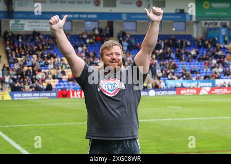 Paul Smith, l'homme le plus fort du Royaume-Uni après une tentative record avant le match de la Betfred Super League Round 16 Warrington Wolves vs Huddersfield Giants au stade Halliwell Jones, Warrington, Royaume-Uni, le 5 juillet 2024 (photo par Gareth Evans/News images) Banque D'Images