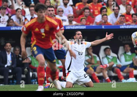 Emre Can (Allemagne)Aymeric Laporte (Espagne) lors du match UEFA Euro Allemagne 2024 entre Espagne 2-1 Allemagne à Stuttgart Arena le 05 juillet 2024 à Stuttgart, Allemagne. Crédit : Maurizio Borsari/AFLO/Alamy Live News Banque D'Images