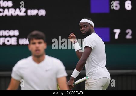 LONDRES, ANGLETERRE - 5 JUILLET : Frances Tiafoe (États-Unis) lors de son match de troisième tour de Gentlemen's Singles contre Carlos Alcaraz (ESP) lors de la cinquième journée des Championnats de Wimbledon 2024 au All England Lawn Tennis and Croquet Club le 5 juillet 2024 à Londres, Angleterre. Crédit : MB Media solutions/Alamy Live News Banque D'Images