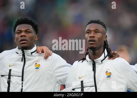 Hambourg, Allemagne. 5 juillet 2024. Aurelien Tchouameni (à gauche) et Jules Kounde (à droite) lors du match Portugal - France UEFA Euro 2024 quart de finale au Volksparkstadion Hambourg le 5 juillet 2024. (Photo par : Dimitrije Vasiljevic) crédit : Dimitrije Vasiljevic/Alamy Live News Banque D'Images