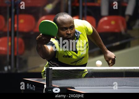 Bangkok, Thaïlande. 05 juillet 2024. Quadri Aruna du Nigeria joue contre Yukiya Uda du Japon (non représenté) lors de la ronde unique de tennis de table masculin de 32 dans le concours World table Tennis Star Bangkok 2024 au stade Huamark Indoor Stadium. Yukiya Uda a remporté le prix de quadri Aruna 3-0 (13:11, 12:10, 11:8) crédit : SOPA images Limited/Alamy Live News Banque D'Images