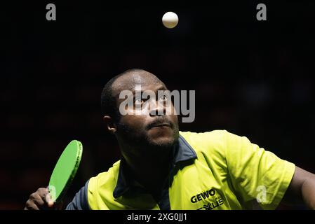 Bangkok, Thaïlande. 05 juillet 2024. Quadri Aruna du Nigeria joue contre Yukiya Uda du Japon (non représenté) lors de la ronde unique de tennis de table masculin de 32 dans le concours World table Tennis Star Bangkok 2024 au stade Huamark Indoor Stadium. Yukiya Uda a remporté le prix de quadri Aruna 3-0 (13:11, 12:10, 11:8) crédit : SOPA images Limited/Alamy Live News Banque D'Images