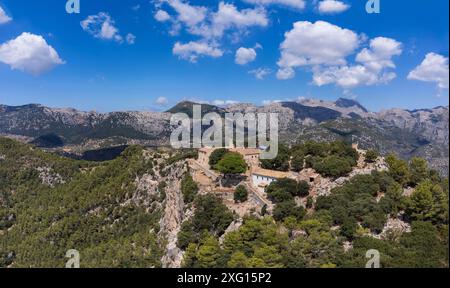 Château d'Alaro, vue aérienne de l'ermitage et de l'Hospice, Majorque, Îles Baléares, Espagne Banque D'Images