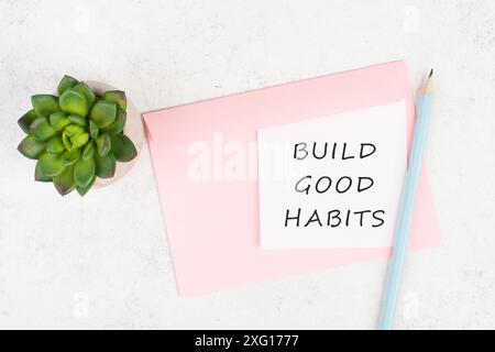 Les mots construire de bonnes habitudes sont debout sur un papier, changer le style de vie, en bonne santé et positive attidude, concept de motivation Banque D'Images