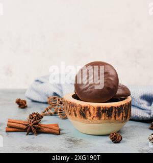 Pain d'épice Nurnberg elisen, bonbons de noël traditionnels allemands enrobés de chocolat Banque D'Images