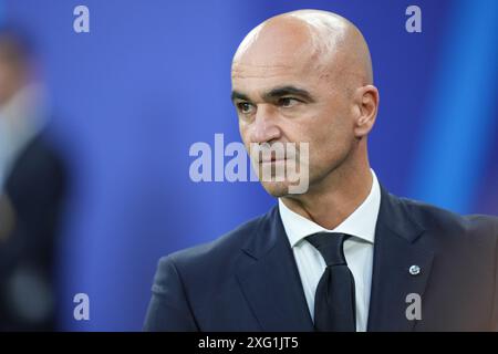 Hambourg. 5 juillet 2024. L'entraîneur-chef du Portugal Roberto Martinez réagit avant le match de quart de finale de l'UEFA Euro 2024 entre le Portugal et la France à Hambourg, en Allemagne, le 5 juillet 2024. Crédit : Peng Ziyang/Xinhua/Alamy Live News Banque D'Images