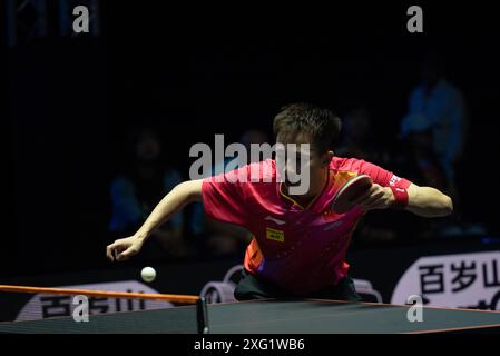 Bangkok, Thaïlande. 05 juillet 2024. Lin Gaoyuan de Chine, en Singles masculins - Round of 32 de la compétition The WTT Star Contender Bangkok 2024 au stade Huamark Indoor le 5 juillet 2024 à Bangkok. Qui est la compétition la dernière épreuve avant les Jeux Olympiques Paris 2024 commence. (Photo de Teera Noisakran/Pacific Press) crédit : Pacific Press Media production Corp./Alamy Live News Banque D'Images