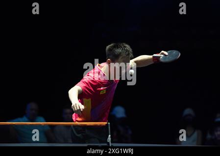 Bangkok, Thaïlande. 05 juillet 2024. Lin Gaoyuan de Chine, en Singles masculins - Round of 32 de la compétition The WTT Star Contender Bangkok 2024 au stade Huamark Indoor le 5 juillet 2024 à Bangkok. Qui est la compétition la dernière épreuve avant les Jeux Olympiques Paris 2024 commence. (Photo de Teera Noisakran/Pacific Press) crédit : Pacific Press Media production Corp./Alamy Live News Banque D'Images