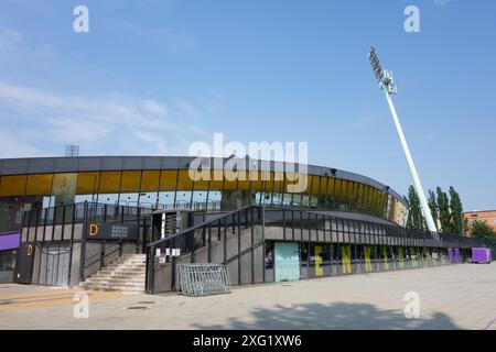 MARIBOR, SLOVÉNIE - 16 JUILLET 2015 : stade Ljudski vrt à Maribor, Slovénie avec projecteurs, entrée D. Banque D'Images