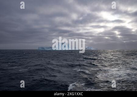 Icebergs dans l'océan Austral, approchant la Géorgie du Sud Banque D'Images