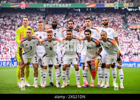 Stuttgart, Allemagne. 05 juillet 2024. Football : Championnat d'Europe, Espagne - Allemagne, finale, quarts de finale, Stuttgart Arena, le gardien de but allemand Manuel Neuer (G-d), l'allemand David Raum, l'allemand Niclas Füllkrug, l'allemand Joshua Kimmich, l'allemand Antonio Rüdiger, L'Allemand Jamal Musiala, l'Allemand Emre Can, l'Allemand Kai Havertz, l'Allemand Ilkay Gündogan, l'Allemand Jonathan Tah et l'Allemand Leroy Sané sont ensemble devant la photo pour une photo d'équipe. Crédit : Tom Weller/dpa/Alamy Live News Banque D'Images