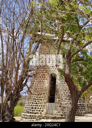 Les moulins à vent restaurés de plantation de sucre à Betty's Hope, au cœur d'Antigua. Banque D'Images