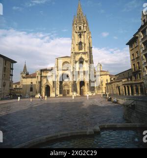 La Cathédrale. Plaza de Alfonso II el Casto. Oviedo. Les Asturies. Espagne Banque D'Images