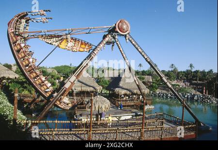 L'onde du Kon-Tiki. Zone polynésienne. Parc à thème Universal Port Aventura. Tarragone. La Catalogne. Espagne Banque D'Images